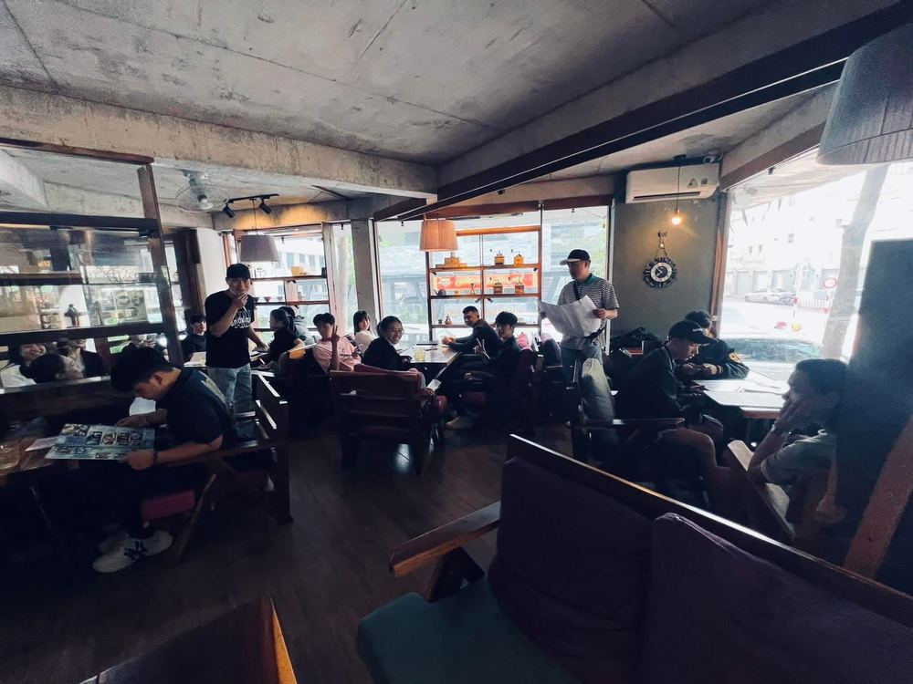 Buổi chấm bài và chỉ kỹ thuật màu