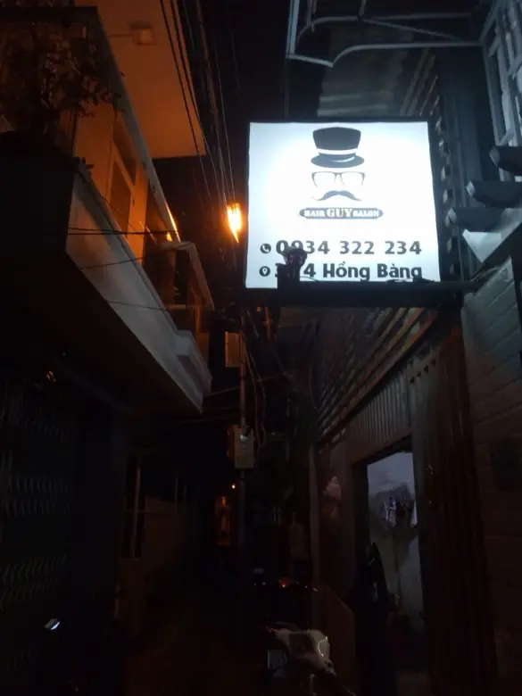 Con hẻm nhỏ nơi mở salon đầu tiên