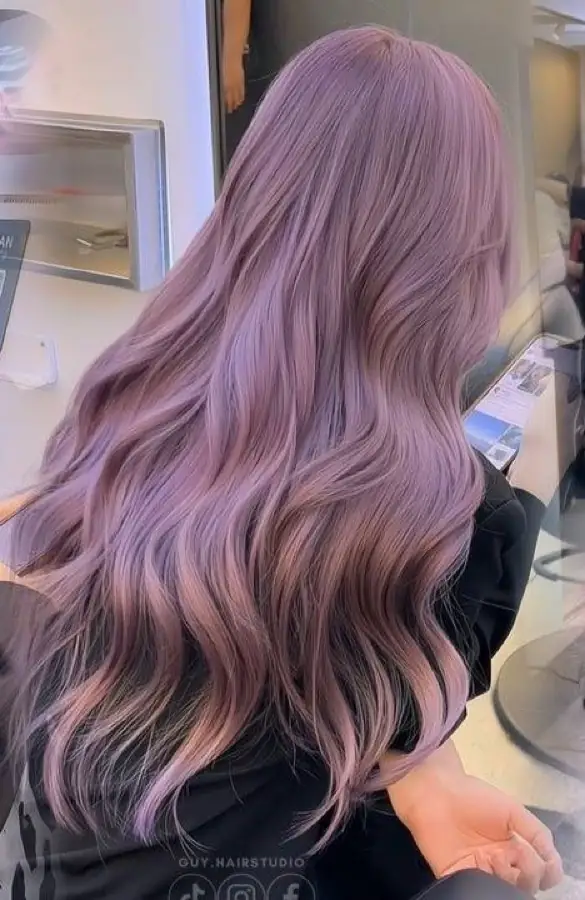 Tác phẩm màu tại Guy Hair Studio