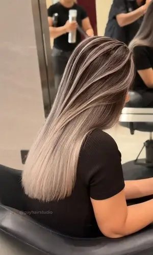 Tác phẩm màu tại Guy Hair Studio