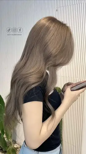 Tác phẩm màu tại Guy Hair Studio