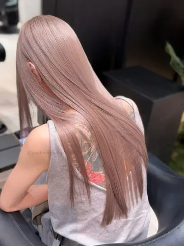 Tác phẩm màu tại Guy Hair Studio