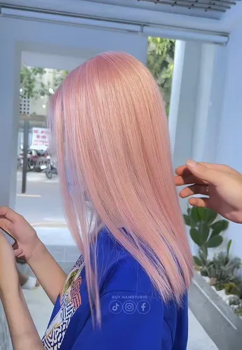 Tác phẩm màu tại Guy Hair Studio